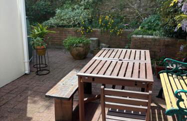 Tenby Victorian Villa with parking, pets allowed - Photo 53