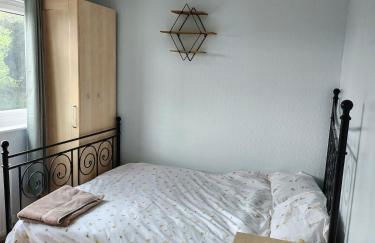 Spacious, 3 double bedroomed, free parking, 9 mins Elland Rd, nr Leeds City Centre - Foto 34