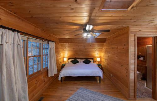 Treetops Cabin easy to Asheville with fast wifi and great view - Foto 12