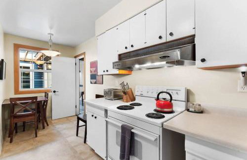 3BR Home Large Kitchen Mins To DwnTwn - Photo 15