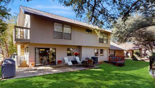 Cozy Dog-Friendly Home WITH Full Kitchen, Patio & Backyard, Close to Golf Course - Photo 1, Garden, Garden view