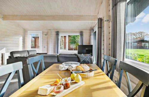 Chestnut, 6 Fingle Glen Lodges - Hot Tub - Free Parking & WiFi - Pets - Foto 8