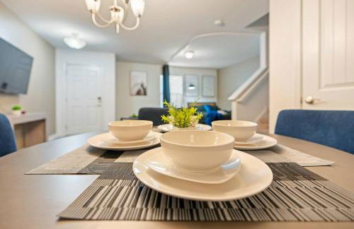 4BR Townhouse King Bed 2-Story Near NC State - Foto 53