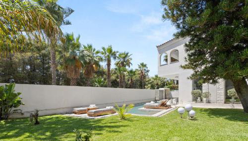 Luxury Villa with Pool, BBQ & Garden in Vouliagmeni - Photo 3, Garden, Garden view