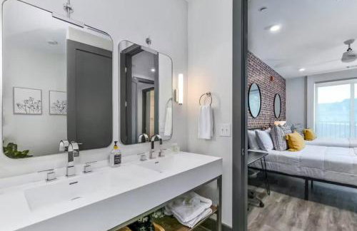 Nashville Oasis at The Muse Modern 2BR with Balcony Rooftop Views - Foto 6