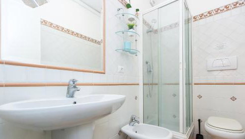 Rental In Rome Panieri Terrace Apartment - Foto 3, Shower