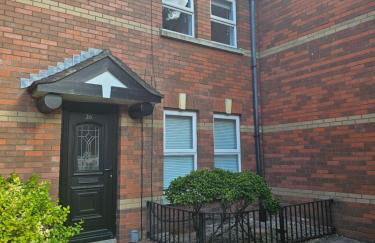 Stylish home in trendy area close to city centre, with parking - Foto 24