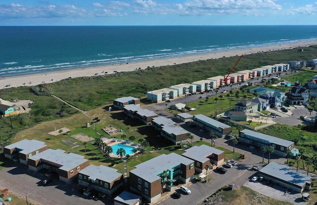 Oceanfront Condo w/ Private Balcony Pool + Tennis Bubbly Blew by Avantstay - Photo 134