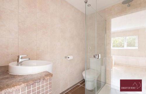 Maidenhead - 4 Bedroom House With Driveway & Garden - Foto 21