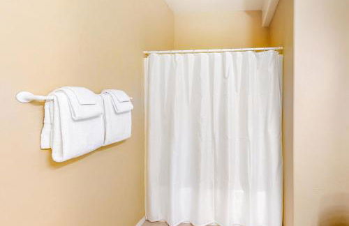 Dog-friendly condo with high-speed WiFi, heated outdoor pool & hot tub - Foto 17