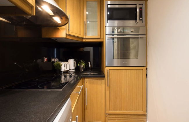 Chic Sunlit Earls Court Flat - Photo 17