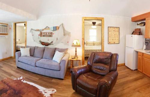 Lakeside Retreat - Romantic Cabin - Resort Pool, Dock, Fire Pit! - Foto 4