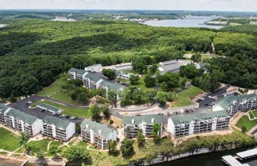 Amazing Lake Views with Pool, Loft, & Balcony - Foto 42