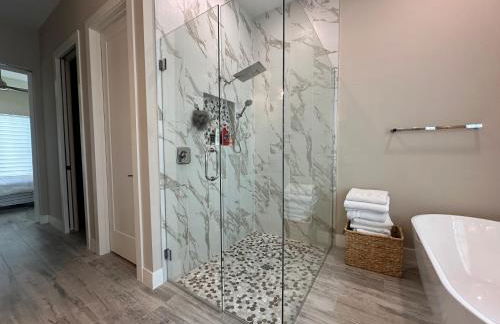 Brand New Luxury 4 bedroom heated pool home - Foto 24