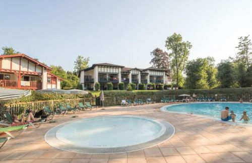 1-Appt avec piscine à St-Jean Pays-Basque - Foto 8