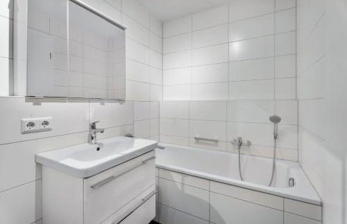 EXQUIS 2BR Luxus Apartment ROLF BENZ I Parken I Netflix I Stadtmitte I Familienfreundlich I Mercedes-Benz - Foto 17