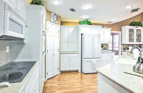 Beautiful Montgomery Home with Lakefront Deck! - Foto 9