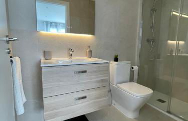 Apartamento nuevo junto al mar con plaza de garaje!! Perfecto para familias - Photo 29