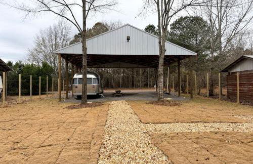 Peaceful Lakeside Covered Airstream with Firepit & Kayaks Near Centre, AL - Photo 4