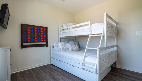 Deep Blue Yonder - Ping-pong! Bikes! Games! Cute and cozy 3-bed, 2-bath home in the heart of Crystal Beach! - Foto 5, young children