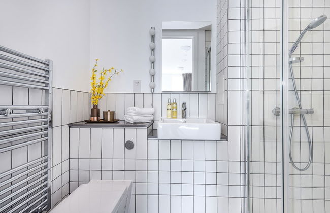 Millharbour Residences - Photo 16