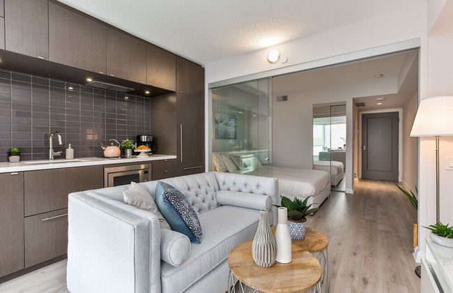 QuickStay - Class in Yorkville (Yonge & Bloor) - Photo 10