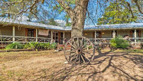 Lodge on Lake Siesta Spacious La Grange Retreat! - Foto 2