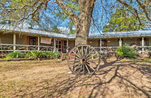 Lodge on Lake Siesta Spacious La Grange Retreat! - Foto 2