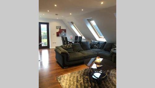 Struan Coach house in gated residence - Photo 2