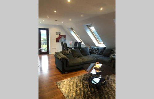 Struan Coach house in gated residence - Photo 2