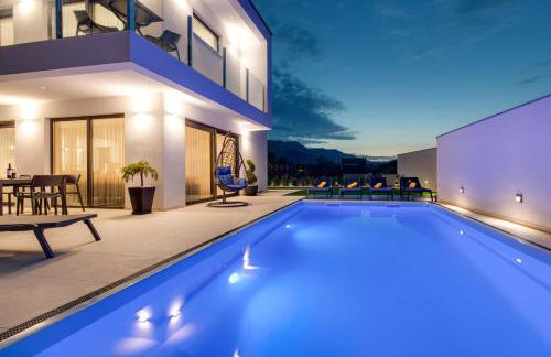 Villa Supernus II with Heated Pool - Photo 41