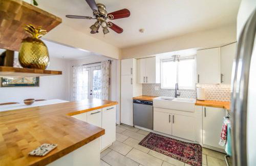 Turquoise Twin ★Vacation COS★3 King Beds★Near AFA - Foto 16