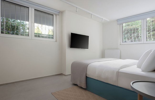 Athenian Riviera Coastal Charm Villa - Photo 10