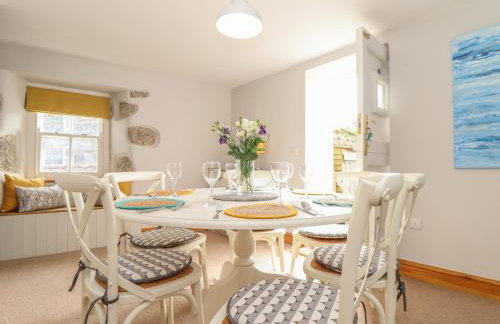 Swallows Nest - Photo 9