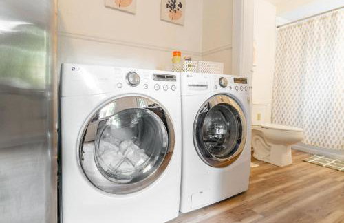 6 Bedroom Duplex Sleeps 14 Close to Lucas Downtown - Photo 36