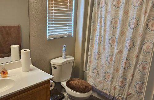 This cute 3 bedroom 2 and half bath is cozy - Photo 51