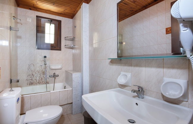 Hotel Castle Suites - Photo 59