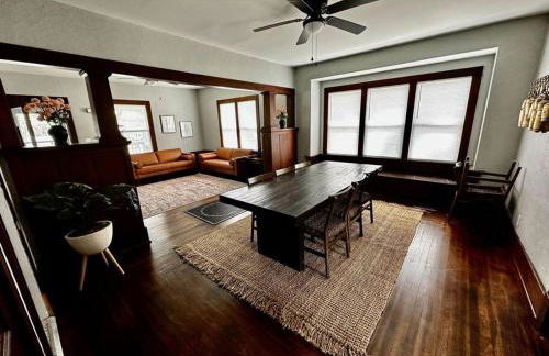 Mrs. Hughes Cottage - 2 bedroom House w/ parking - Foto 8