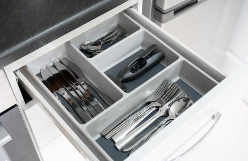 Superb Two Bedroom House Near Etihad & Coop Live - Free Parking - Foto 23