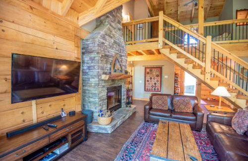 Blue Ridge Mountain Log Cabin - Views - Fireplace - River Access! - Photo 8