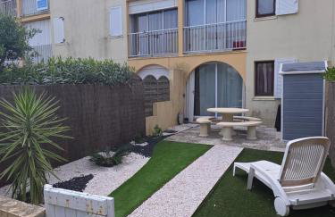 Appartement T2 avec son rez de jardin de 40 m2 5 couchages 250m de la plage et 15km de l'Arena - Foto 4
