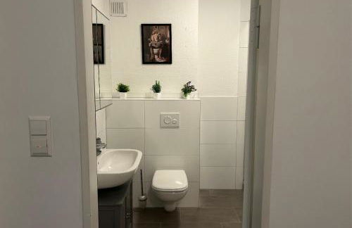 Spacious Apartment with Balcony - nearby Schlosspark - APOLONIAliving - Foto 39