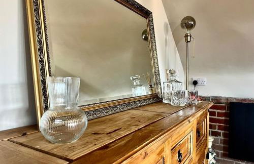 Cosy Hampshire Barn Getaway, Large garden alongside a stunning river - Fire Pit, BBQ, Outdoor seating - Country walks & Pubs - Foto 31