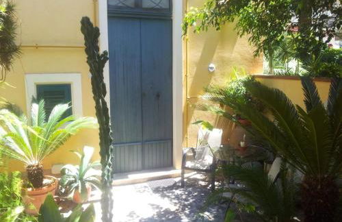 Villino with Garden - Photo 33