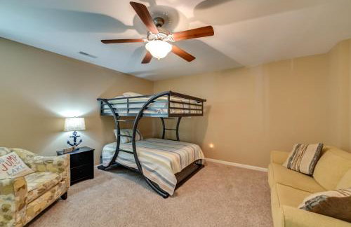 Lakefront Gilbertville Haven with Private Boat Dock! - Foto 21