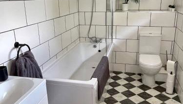 Spacious and stylish with games room, huge garden, peaceful surroundings - Foto 3