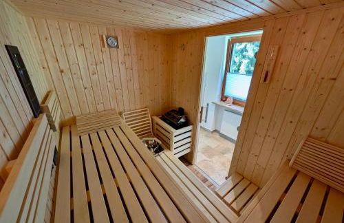 Gästehaus Philipp im Herzen des Fichtelgebirges - 5 Ferienwohnungen, großes Grundstück, Wald und Wiese, Wohnung mit privater Sauna, kostenfreie Parkplätze, WLAN - Foto 15