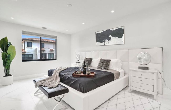 4BR w htd Pool Walk to Las Olas 5mins to Beach - Foto 15