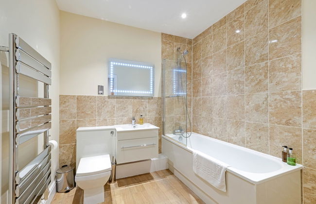 Luxury 3 Bedroom Apartment with Parking - Foto 34