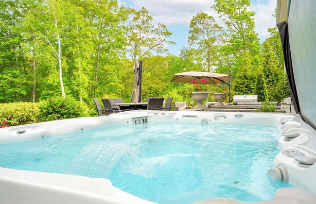 Golf-front Personal Arcade Hot tub Outdoor Kitchen - Photo 55